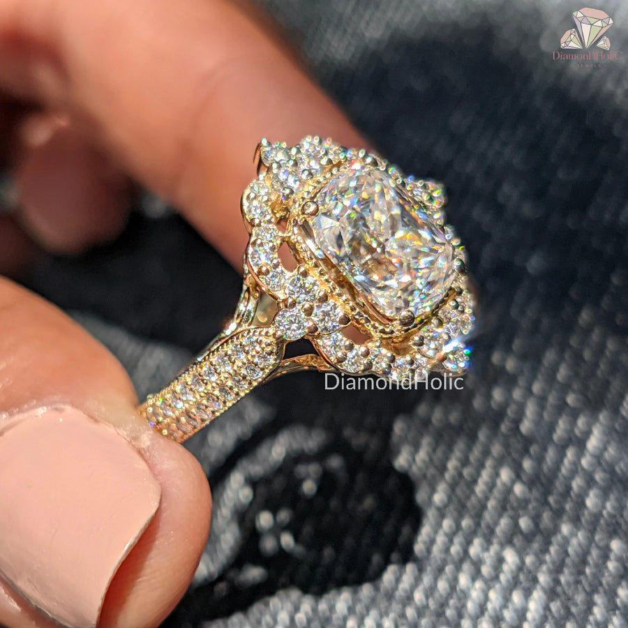 vintage cushion cut | gold ornate diamond | intricate band ring