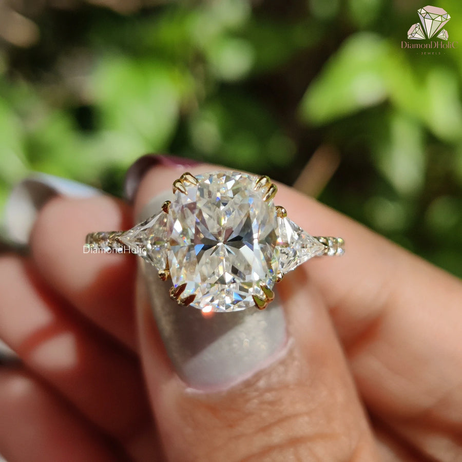 Moissanite engagement ring