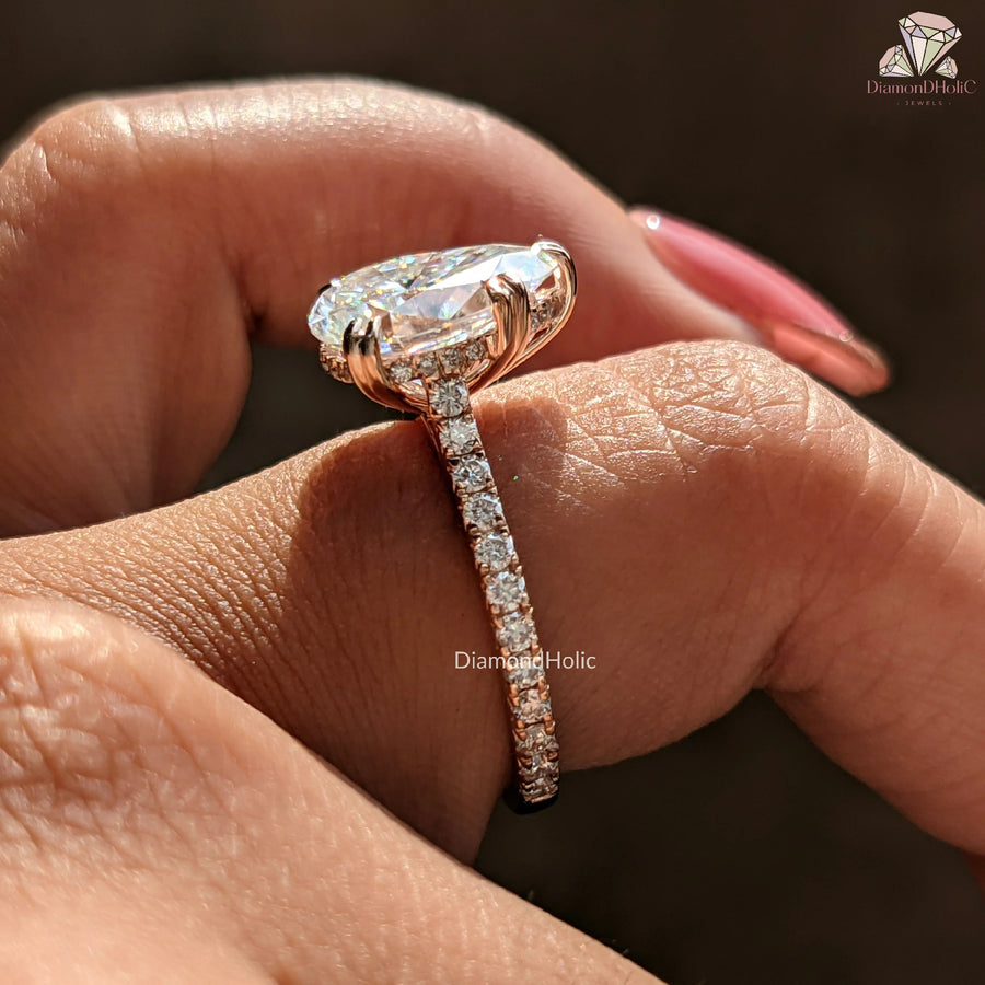 Sparkly moissanite ring