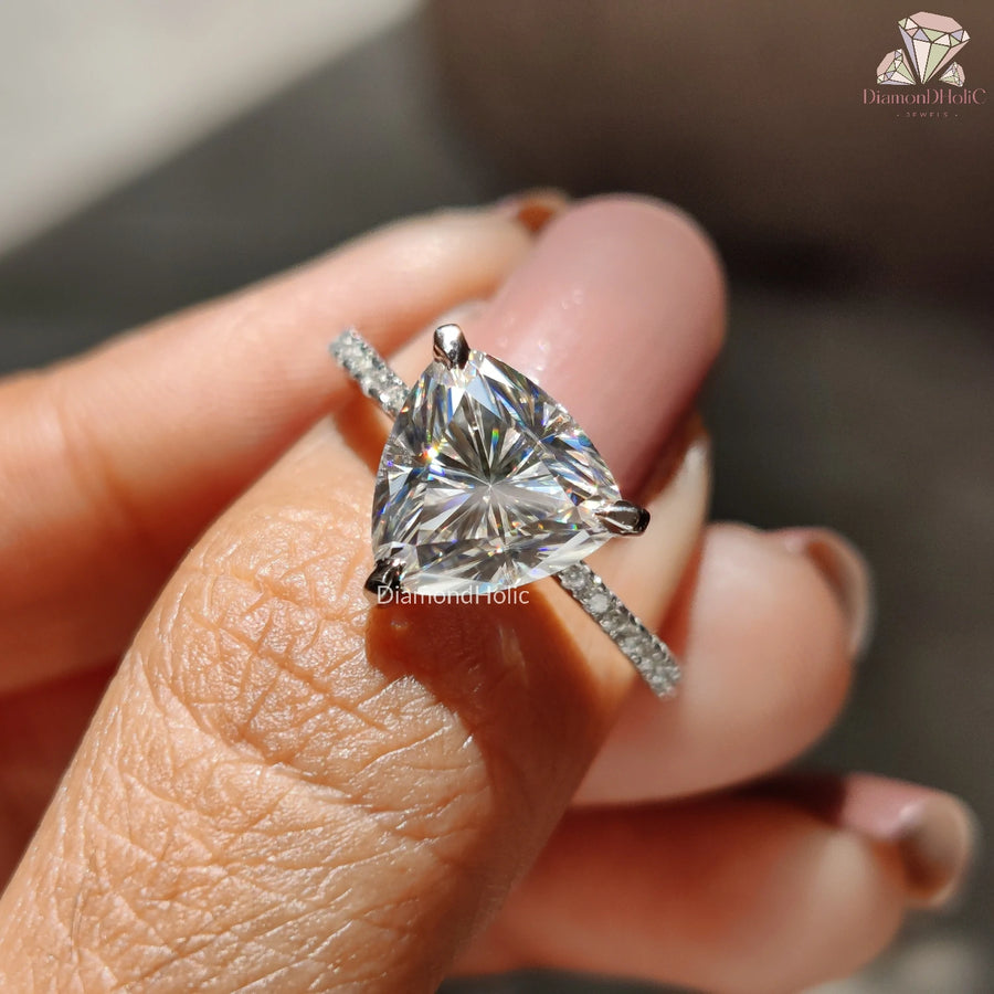 Elegant White Gold Ring
