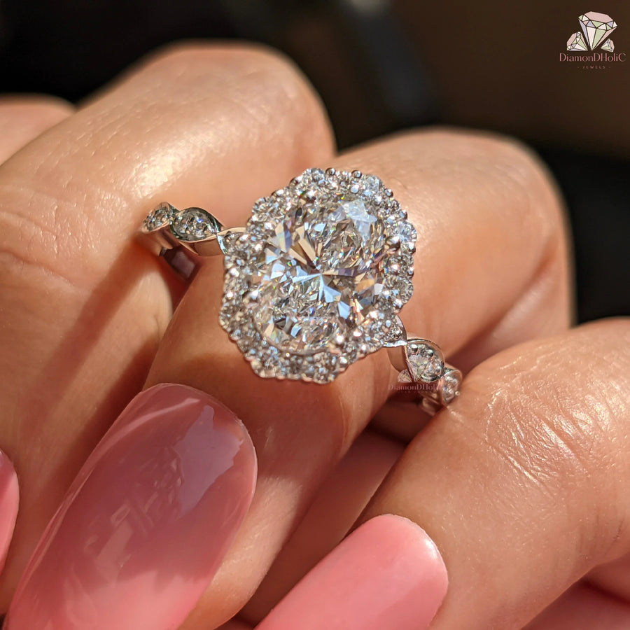 halo ring | halo engagement ring | halo diamond ring | halo | diamond halo