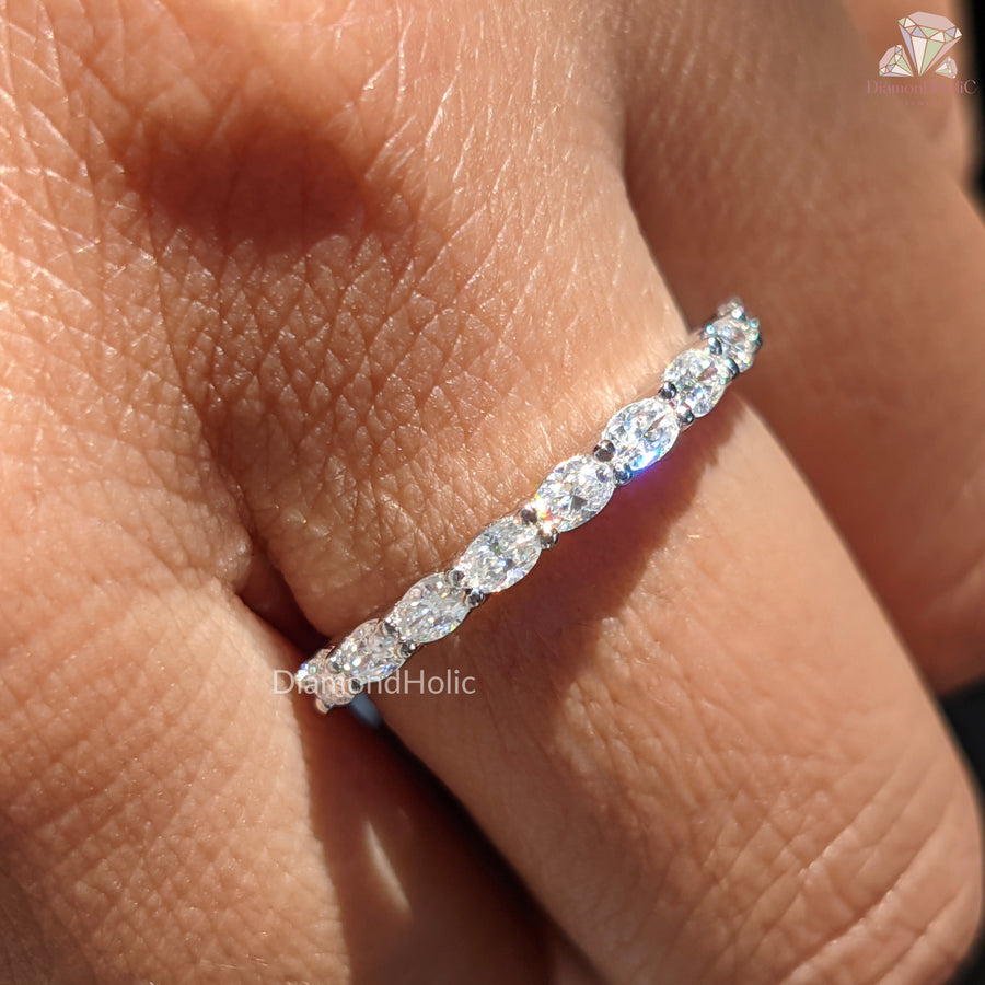 Oval Cut Moissanite Diamond Band