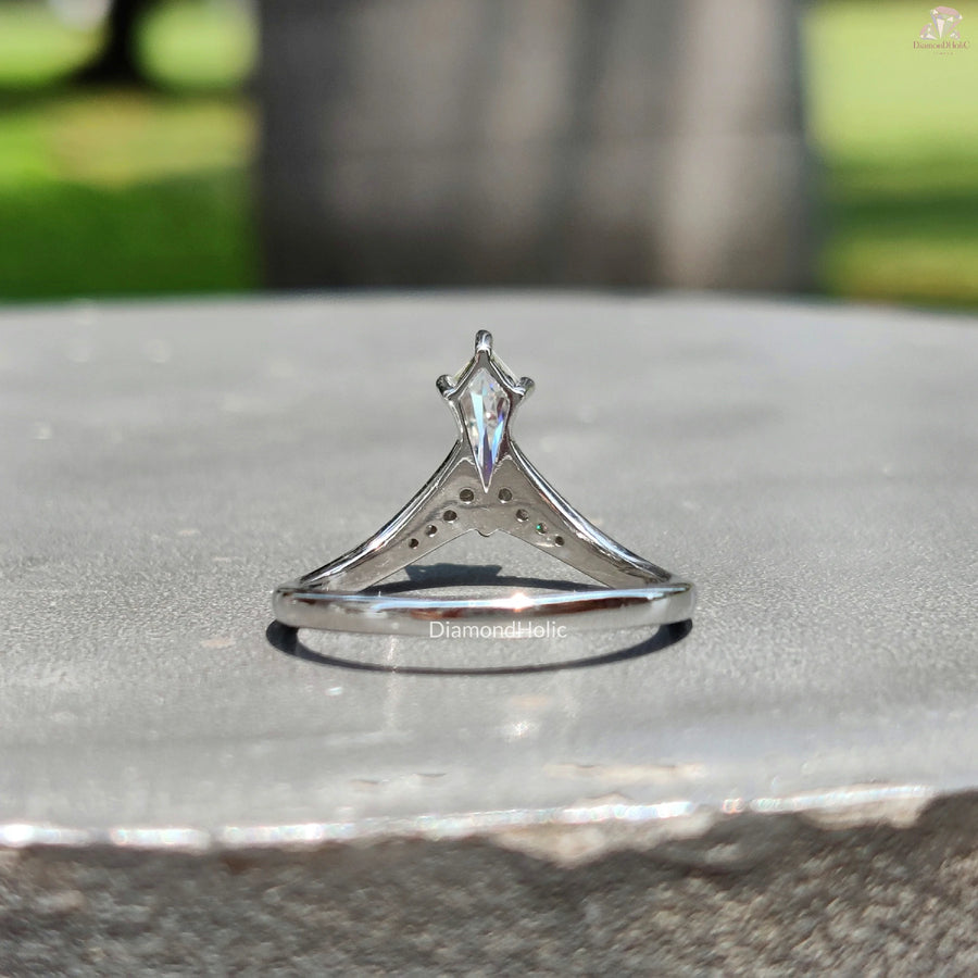 Designer Moissanite Ring | Kite Cut Brilliance Band | Stylish Wedding Look

