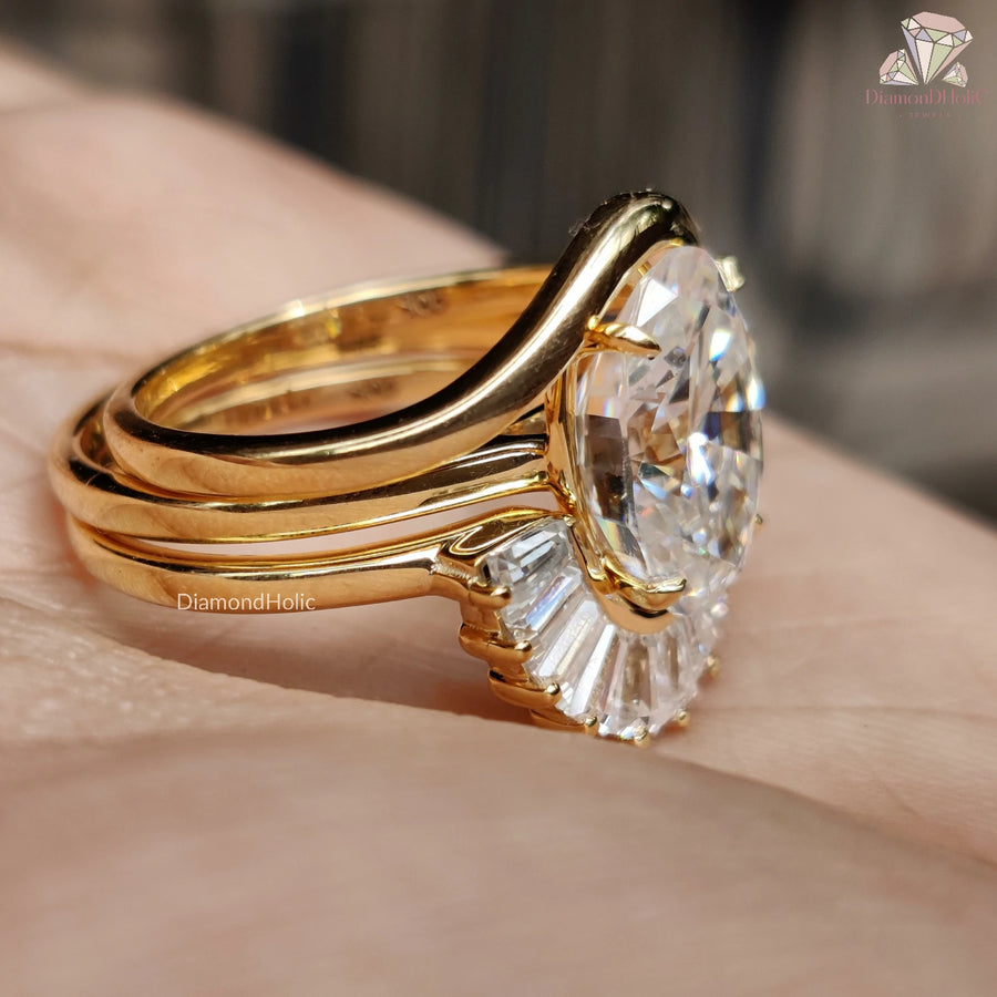 Curved wedding band for brides
