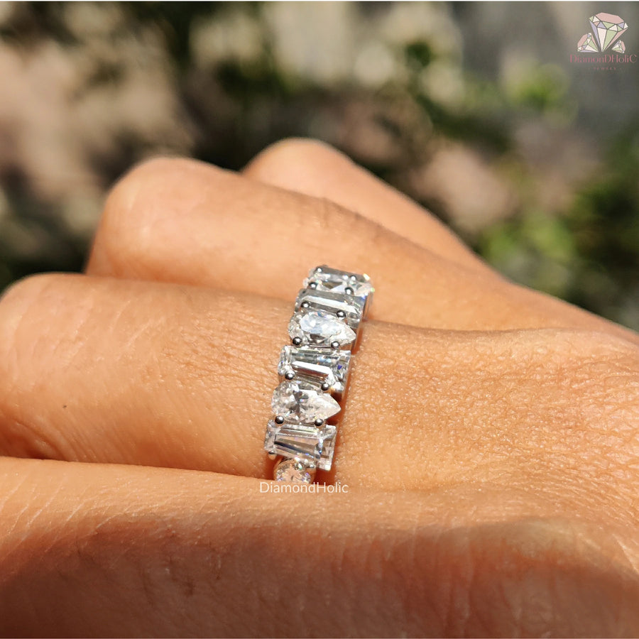 Timeless Yet Trendy | 3-Cut Band Spark | Solid Gold Light

