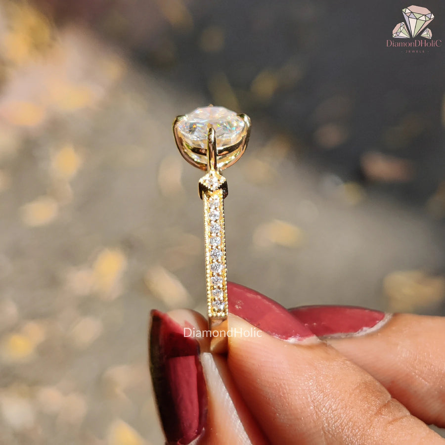 Love in Oval Form | Moissanite Pavé Band | Elegant Ring Design

