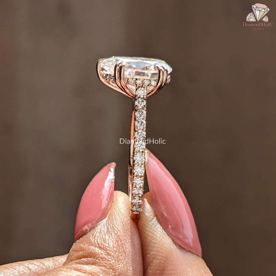 Moissanite solitaire ring