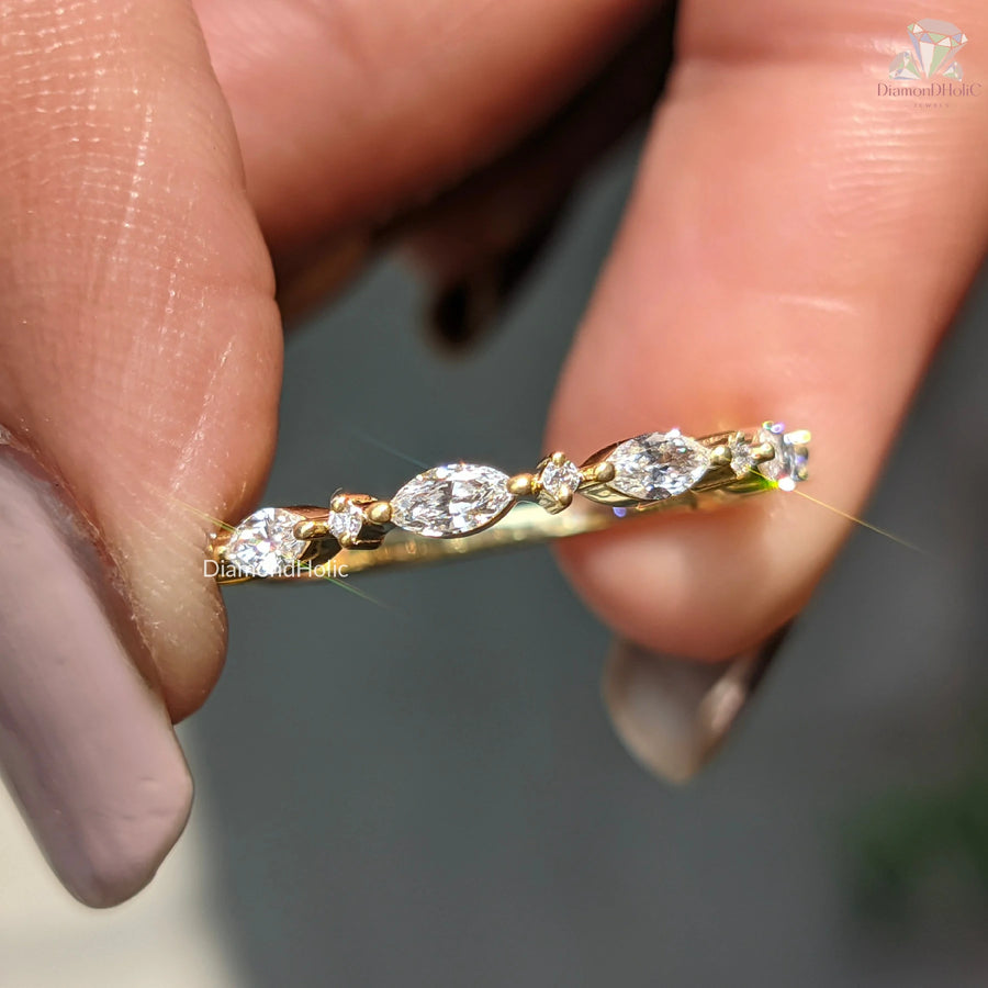 band for her ring