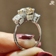 Dazzling round cut jewelry
