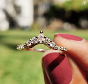 Unique Wedding Band | Moissanite for Her | Curve in Gold

