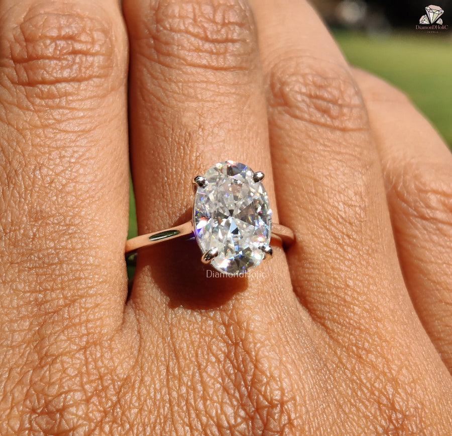 One Stone, One Love | Moissanite Gift | Elegant Oval Band


