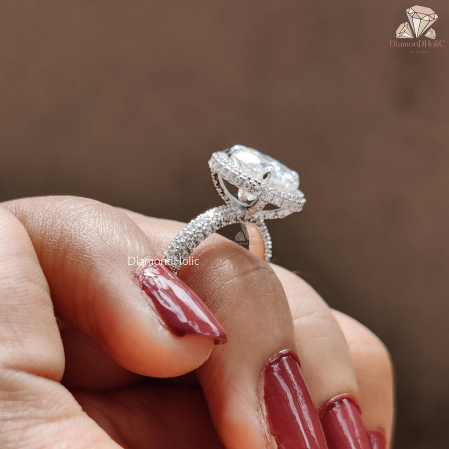 Stylish Engagement Ring
