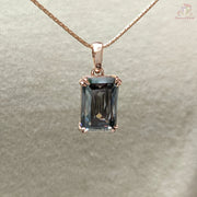 pendant necklace