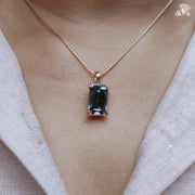 gold pendant necklace