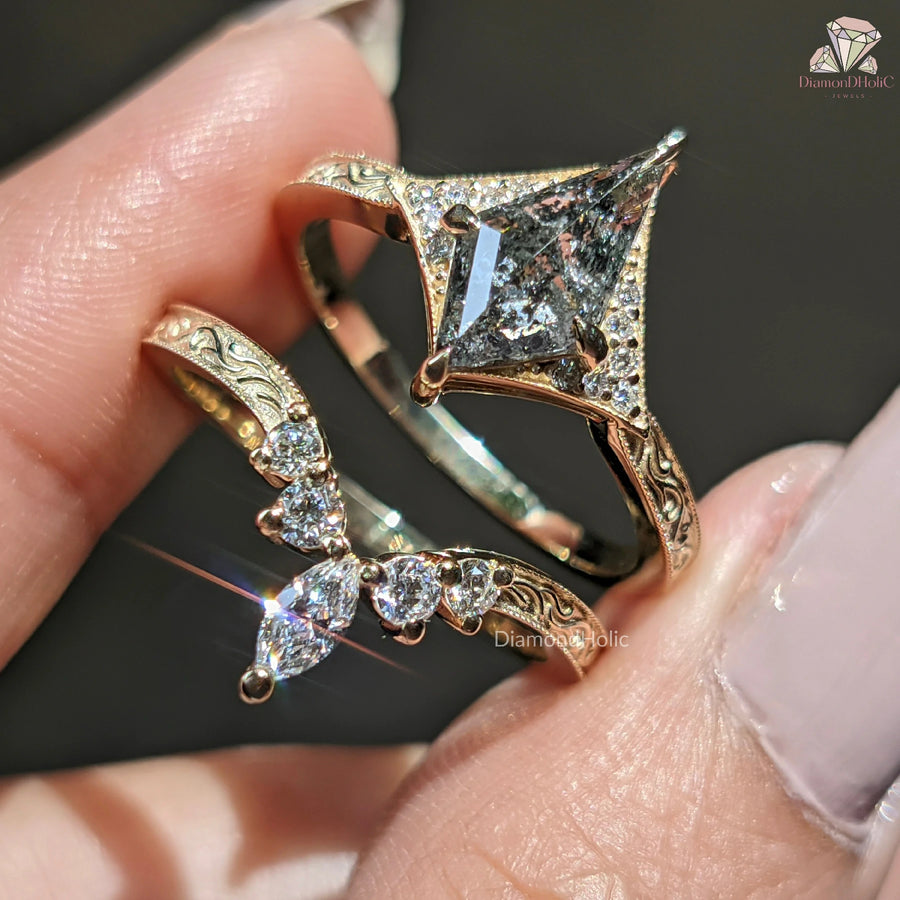 round side stone engagement ring​
