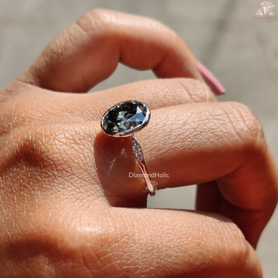 Oval moissanite bezel gray setting ring - band detail