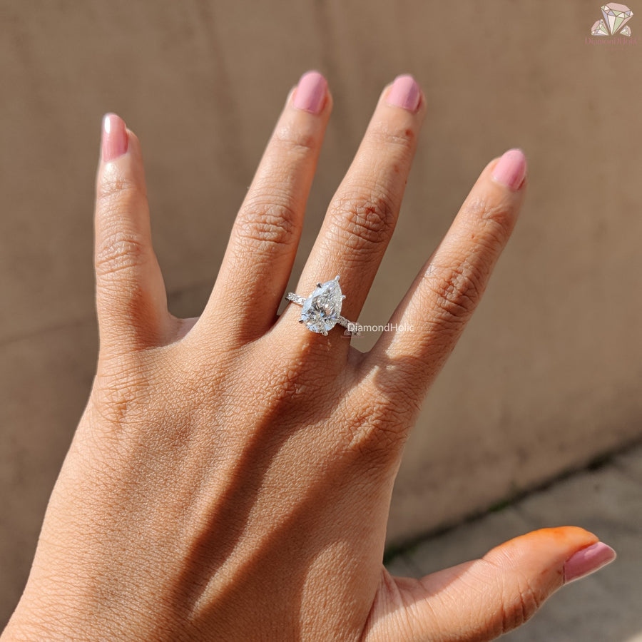Pear cut lab grown diamond solitaire ring - sparkle view