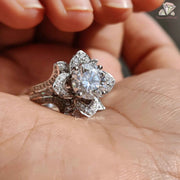 petal detailing ring | floral wedding ring