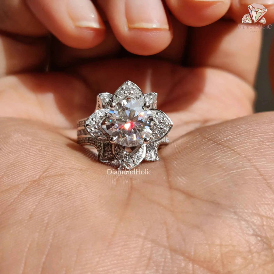 round cut diamond ring