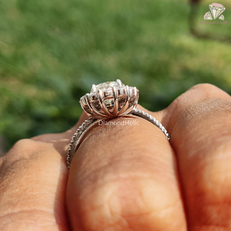 round halo engagement rings​